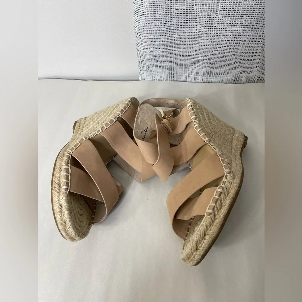 Josie NWOT Women’s Nude Suede Espadrille Wedge Sandal Sz 7